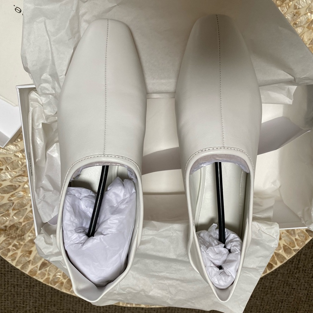 Vince Branine Off White Leather Flat